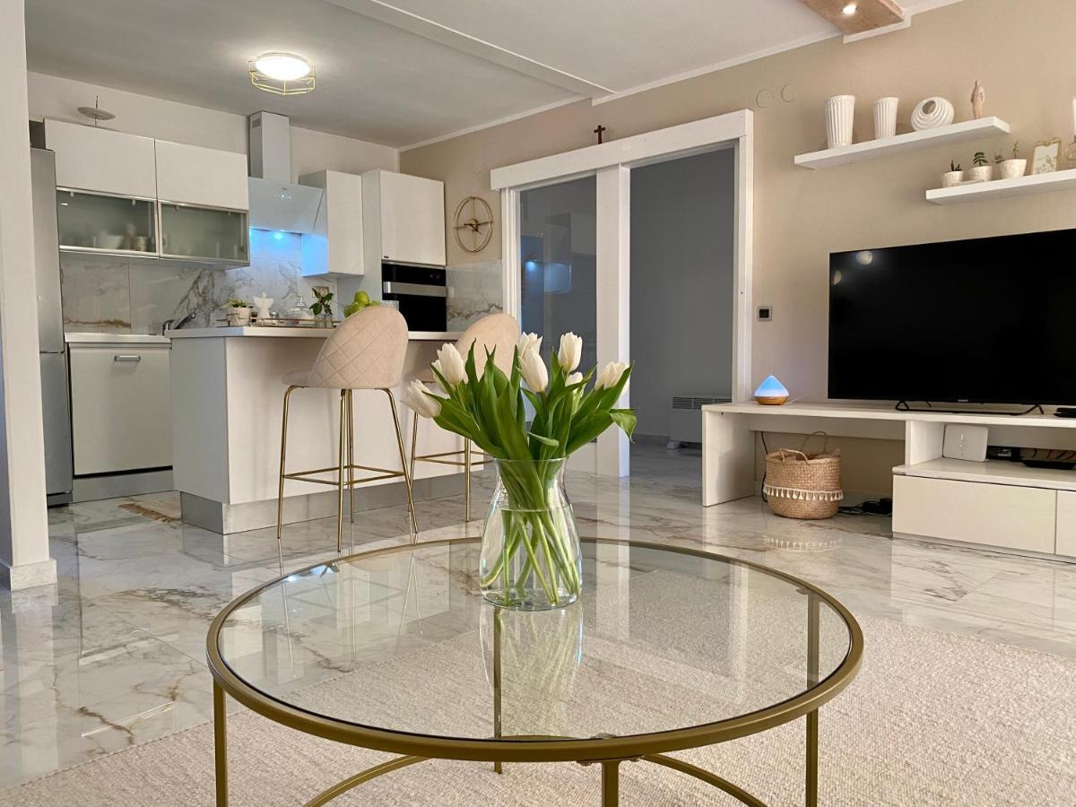 Apartman Bartol Betina  Buitenkant foto